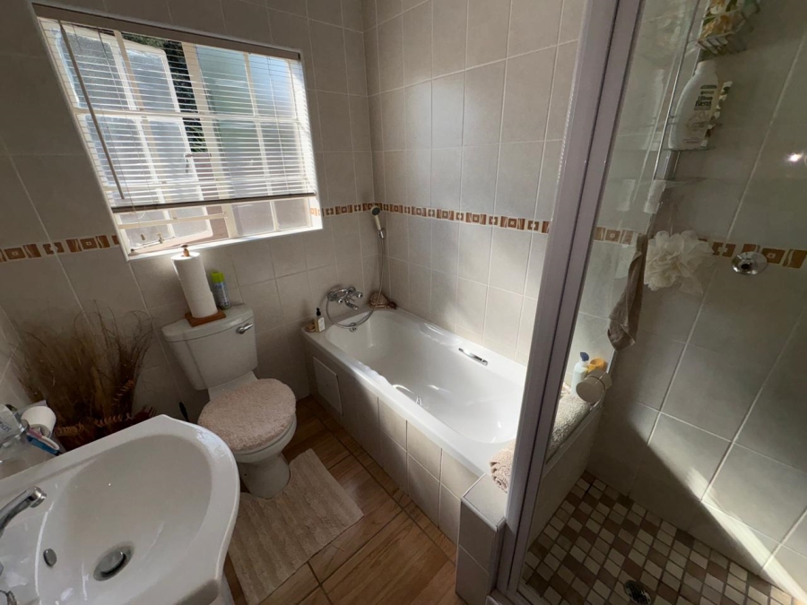 3 Bedroom Property for Sale in Waterkloof East North West